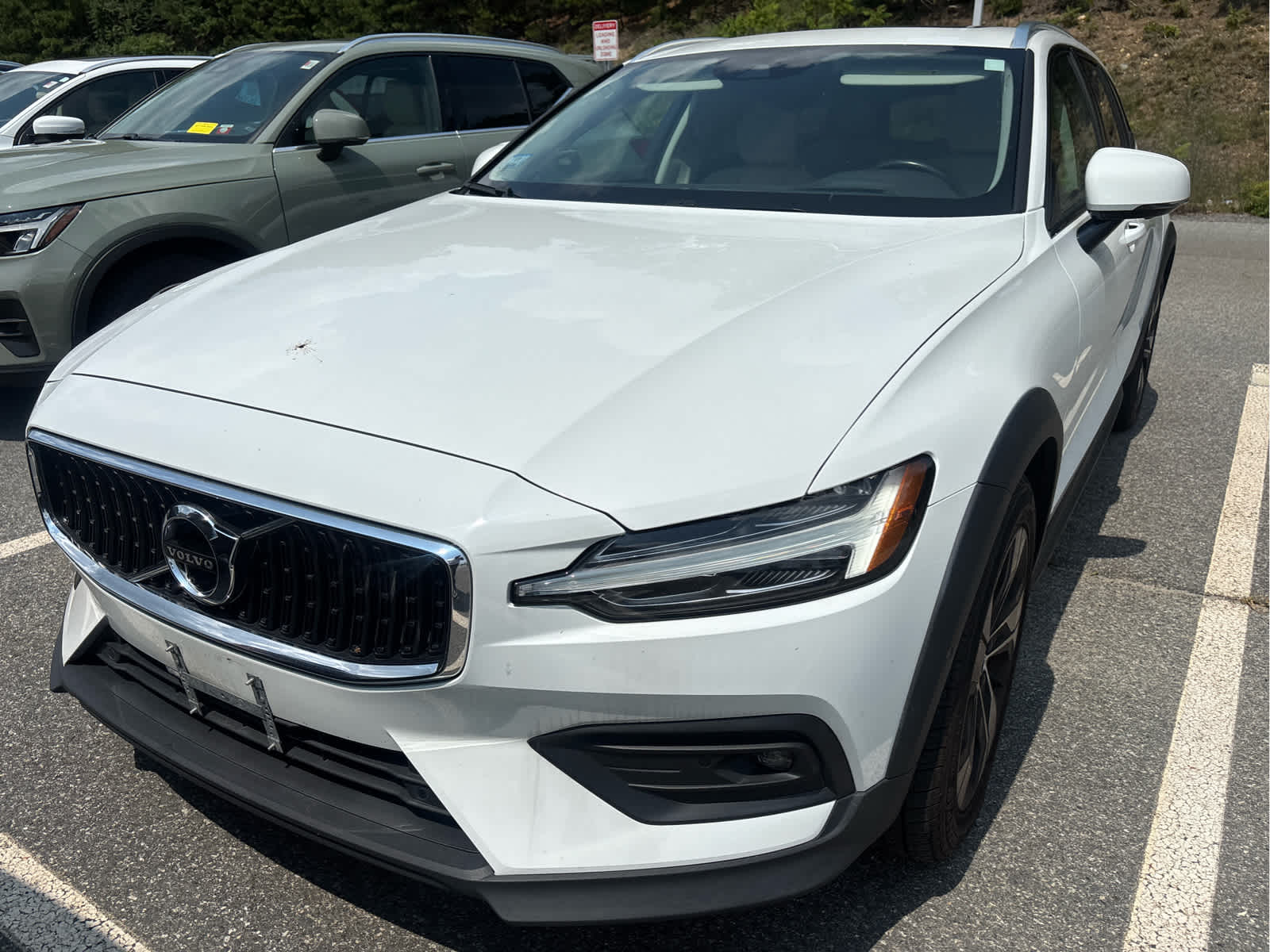 volvo v60 cross country 2021 YV4102WK6M1073847 image volvo v60 cross country 2021 YV4102WK6M1073847 image